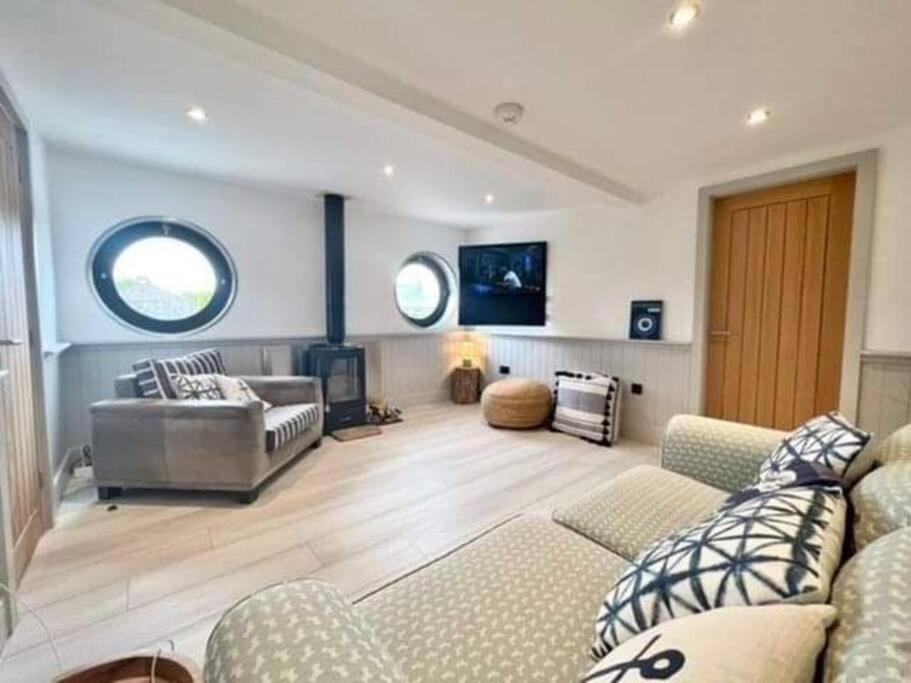 Boathouse & Hot Tub - Cleethorpes Chalé