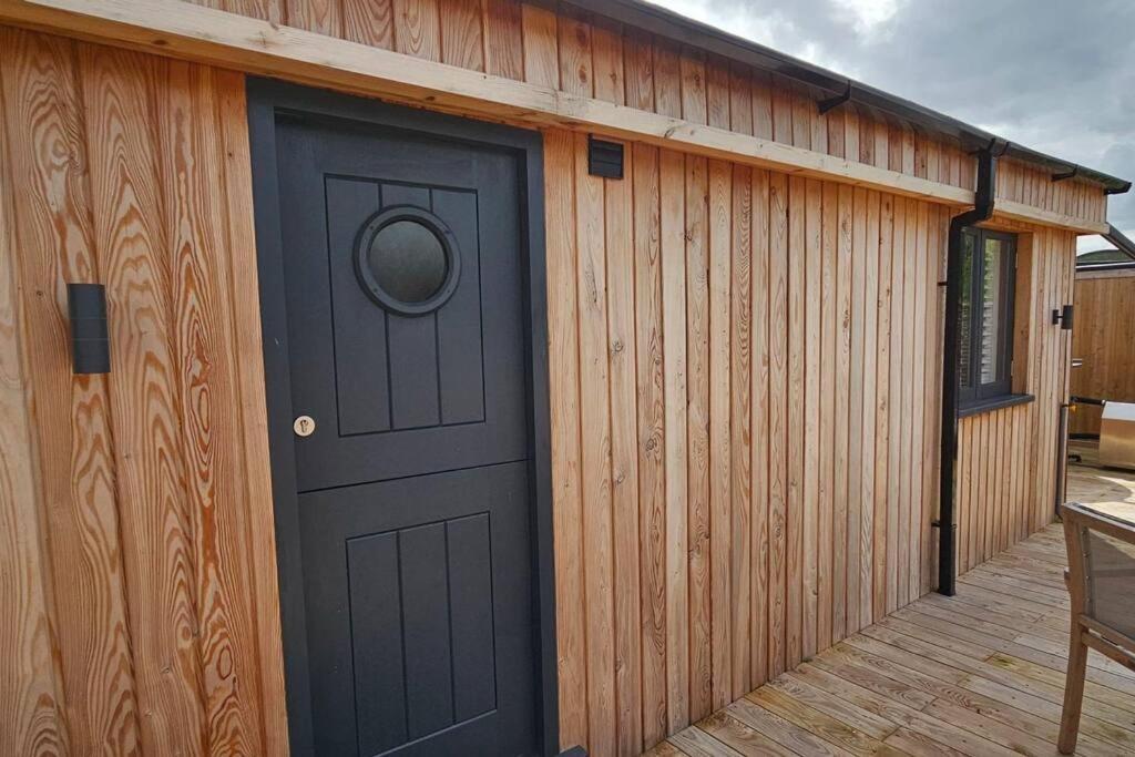 Chalé Boathouse & Hot Tub - Cleethorpes